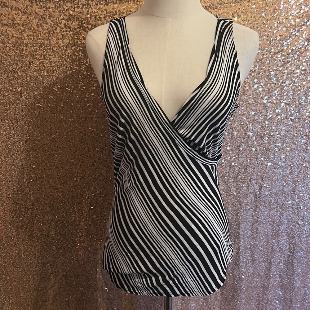 Bebe black and white sleeveless shirt (Large)